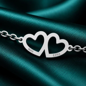 Zilveren hartjes armband met twee namen