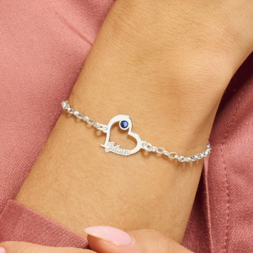 Zilveren hartjesarmband met steentje