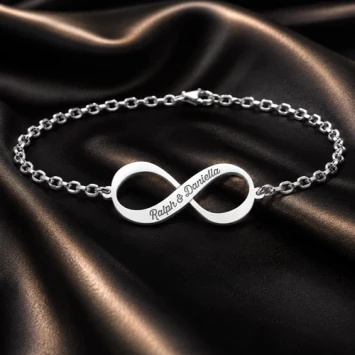 Zilveren infinity armband met twee gegraveerde namen