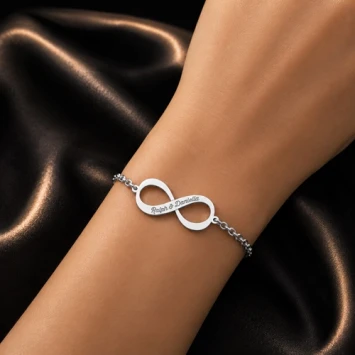 Zilveren infinity armband met twee gegraveerde namen
