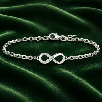 Zilveren infinity armband met zirkonia's