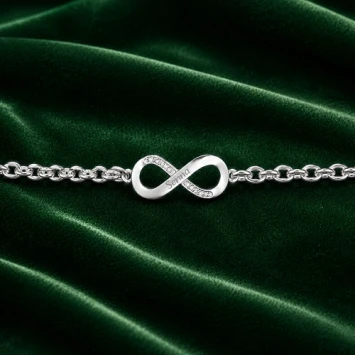 Zilveren infinity armband met zirkonia's