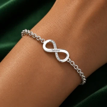 Zilveren infinity armband met zirkonia's