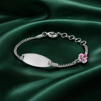 Zilveren kinderarmband met roze klavertje vier en gravure