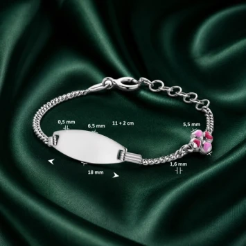 Zilveren kinderarmband met roze klavertje vier en gravure