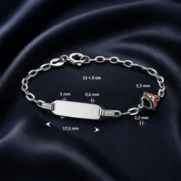 Zilveren kinderarmband met rood lieveheersbeestje en gravure