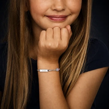 Zilveren kinderarmband met vlinder wit