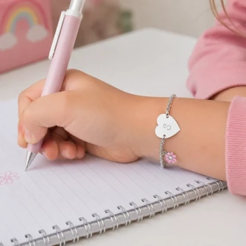 Zilveren kinderarmbandje met hartje en letter