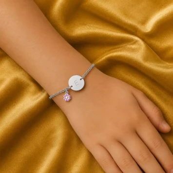 Zilveren kinderarmbandje met rondje en gegraveerde letter