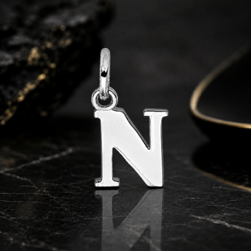 Zilveren letter hanger