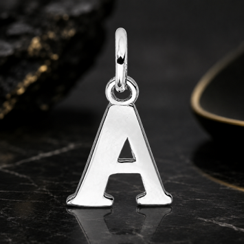 Zilveren letter hanger