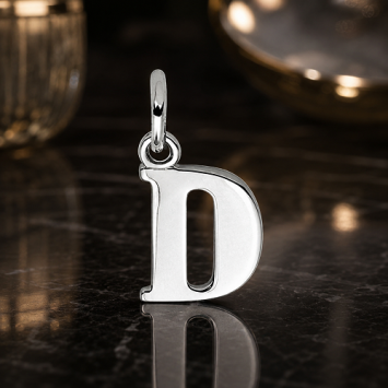 Zilveren letter hanger