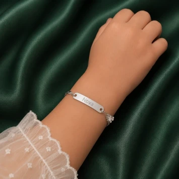 Zilveren kinderarmbandje met dolfijn en zirkonia-steentjes