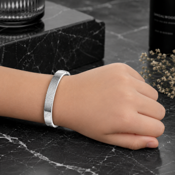 Zilveren rechte scharnier armband met vingerafdruk