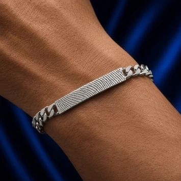 Zilveren schakelarmband met vingerafdruk op plaat