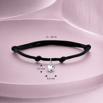 Zwart gevlochten armband met zilveren hartje