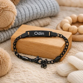 Stalen kinderarmbandje zwartkleurig met graveren van naam/ datum