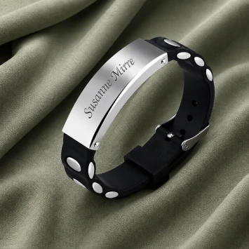 Zwarte armband met RVS plaat en gesp met gravure