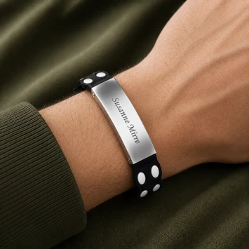 Zwarte armband met RVS plaat en gesp